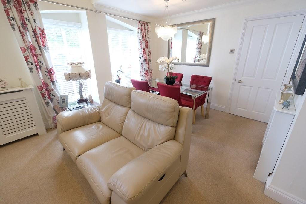 OPEN PLAN ROOM