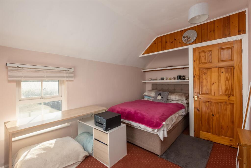 Primrose Way Bedroom 1-1.jpg