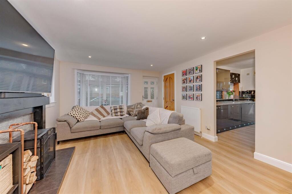 26 Loftus Road Dundee-4.JPG