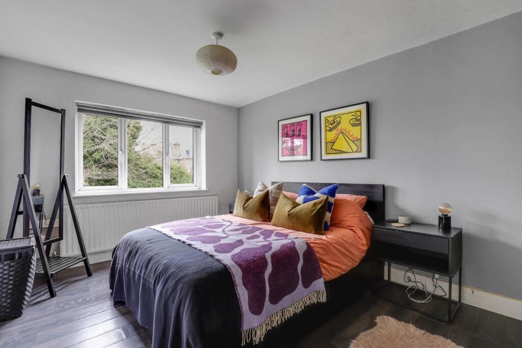 01-e34dJHPropWpen - 2 Capel Court - 1-medium.jpg