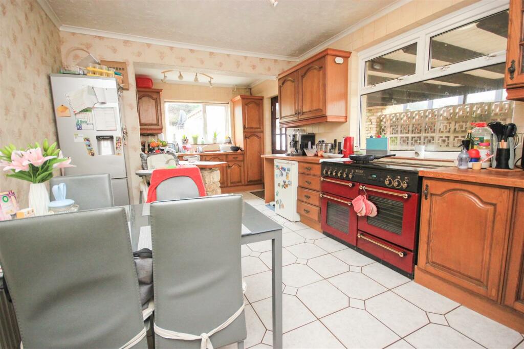 kitchen..jpg