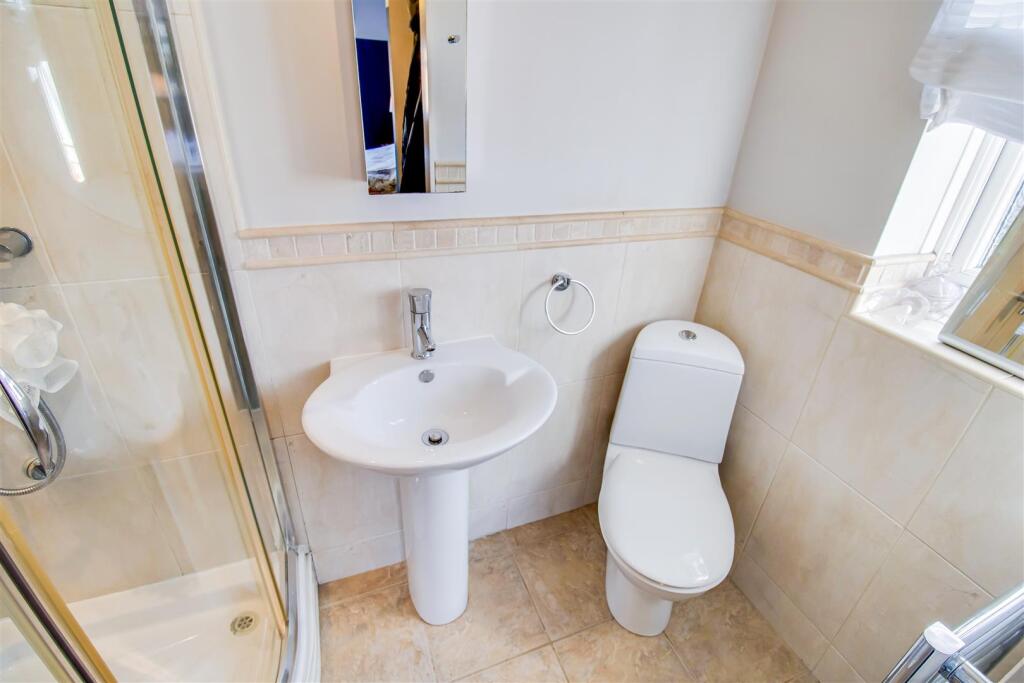EN SUITE SHOWER ROOM/W.C.