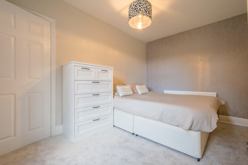 27 Combe Road New...