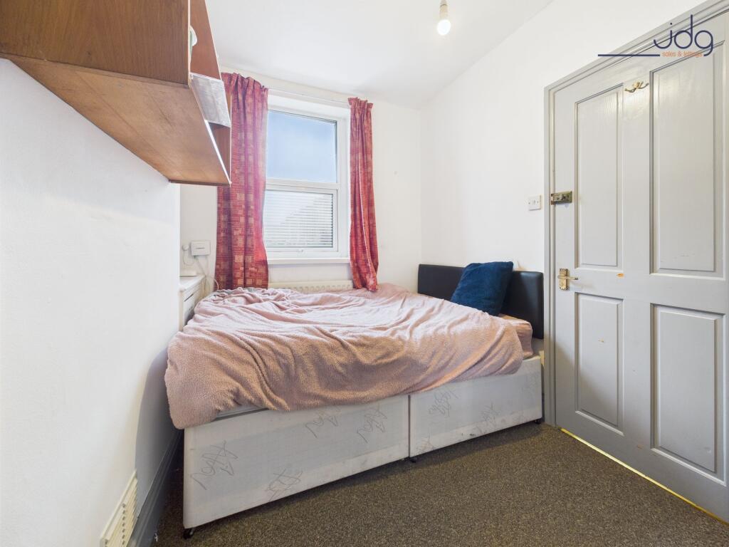 Ground Floor Double Bedroom 1