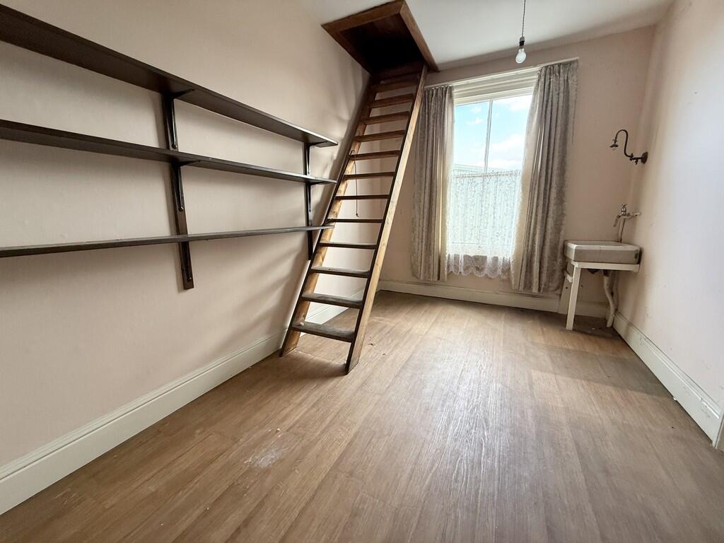 Bedroom (secondar...