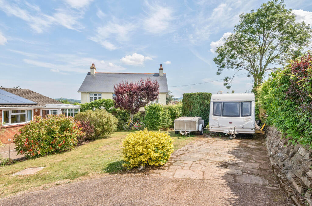 Front Garden/Parking