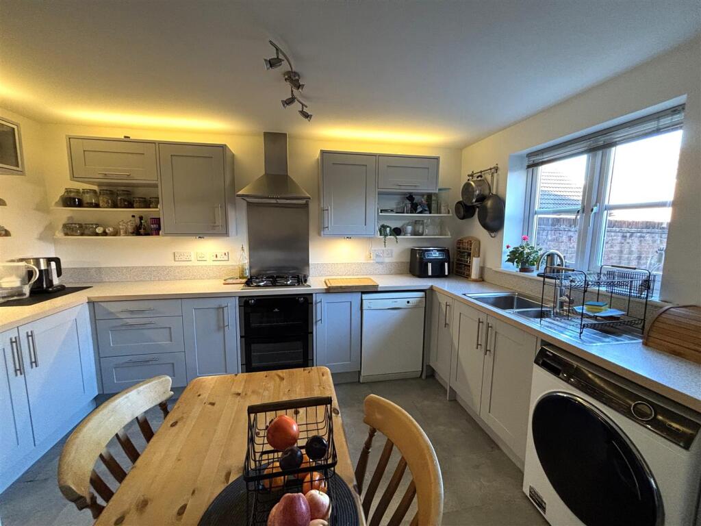 Kitchen..jpg