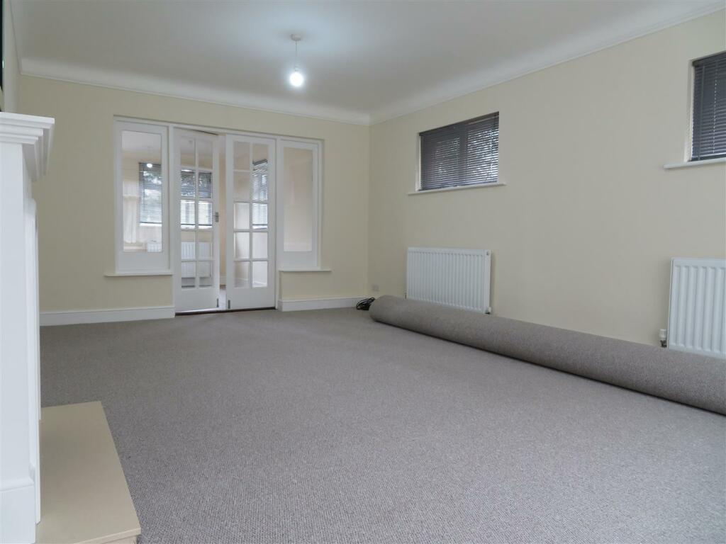 40 Park Ln Lounge.JPG