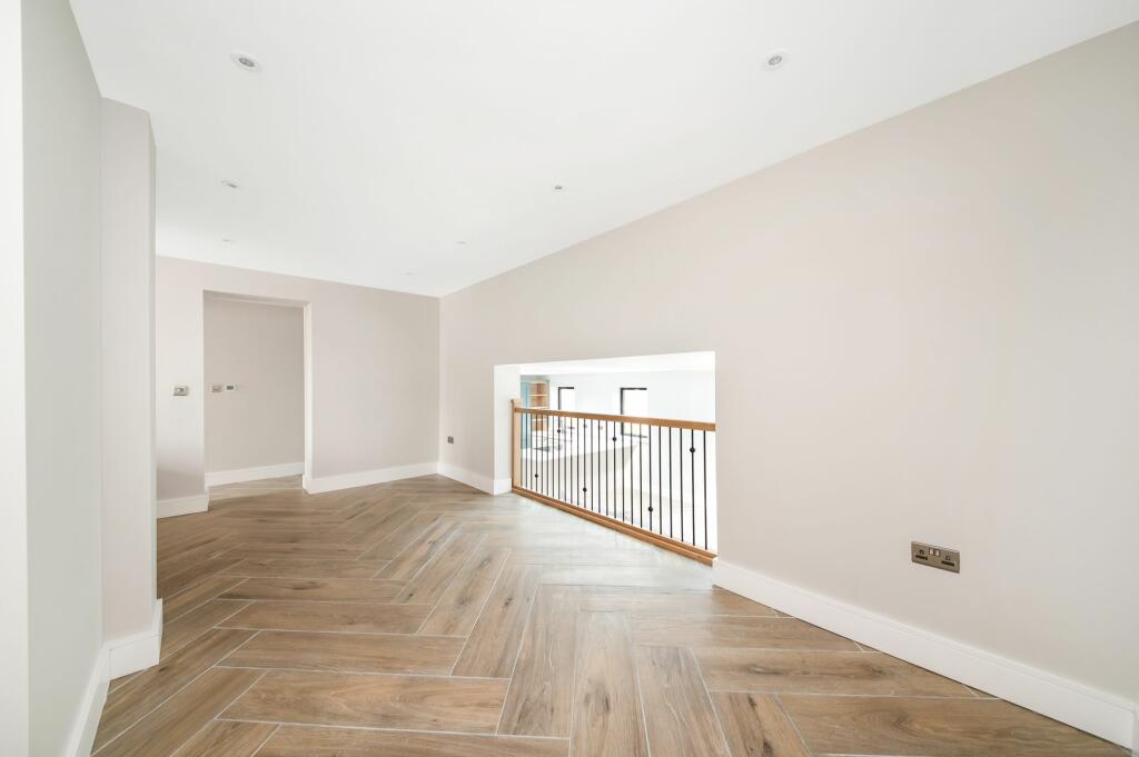SNUG/FAMILY ROOM