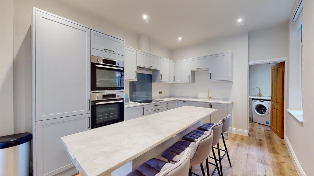 High Street 3a Kitchen 1.jpeg