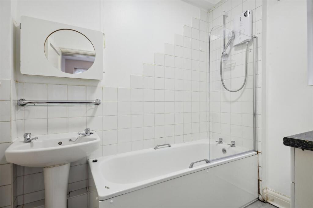 7 Elmwood Road W4 3DY - urgent-8.jpg