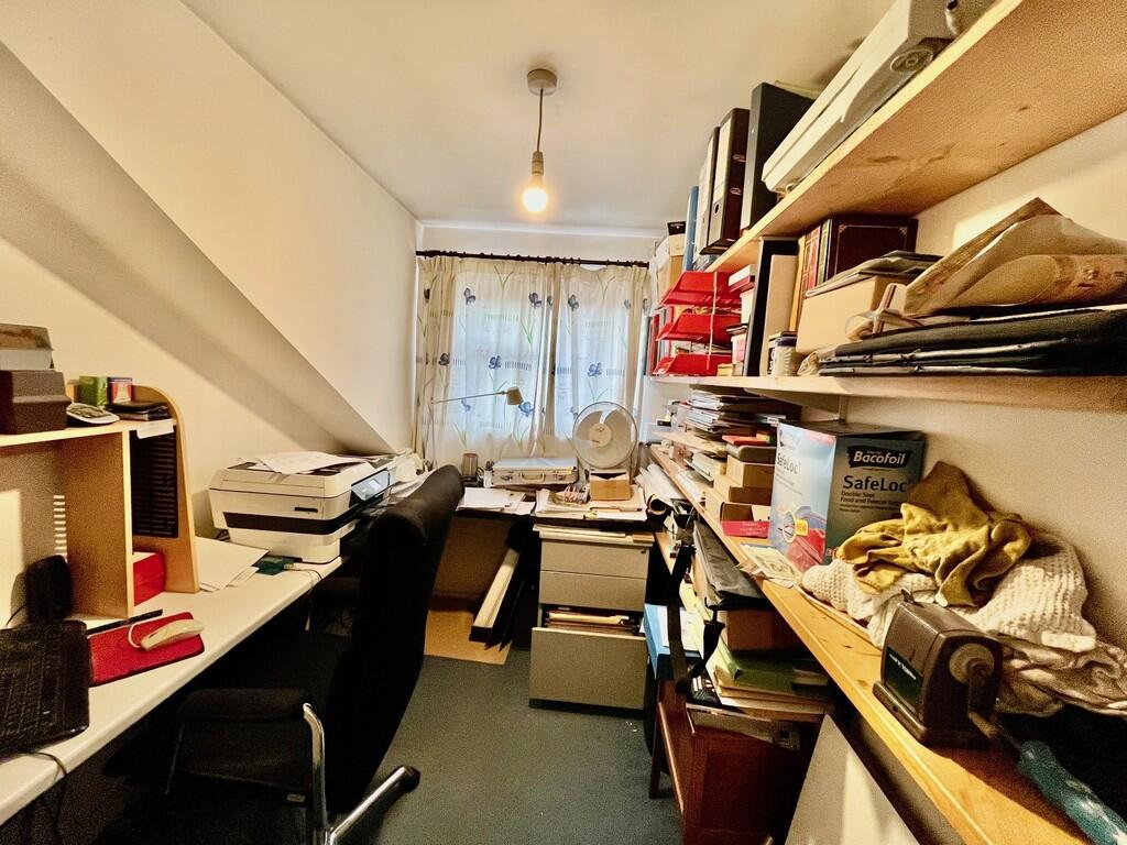 bedroom4