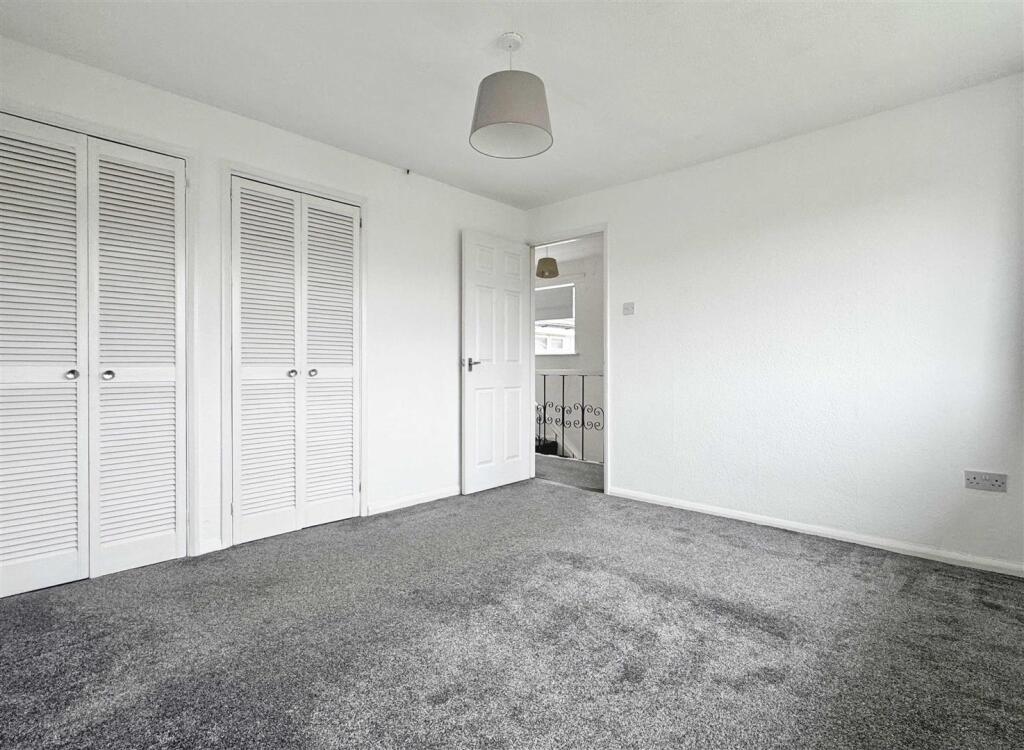 Master Bedroom b.jpg