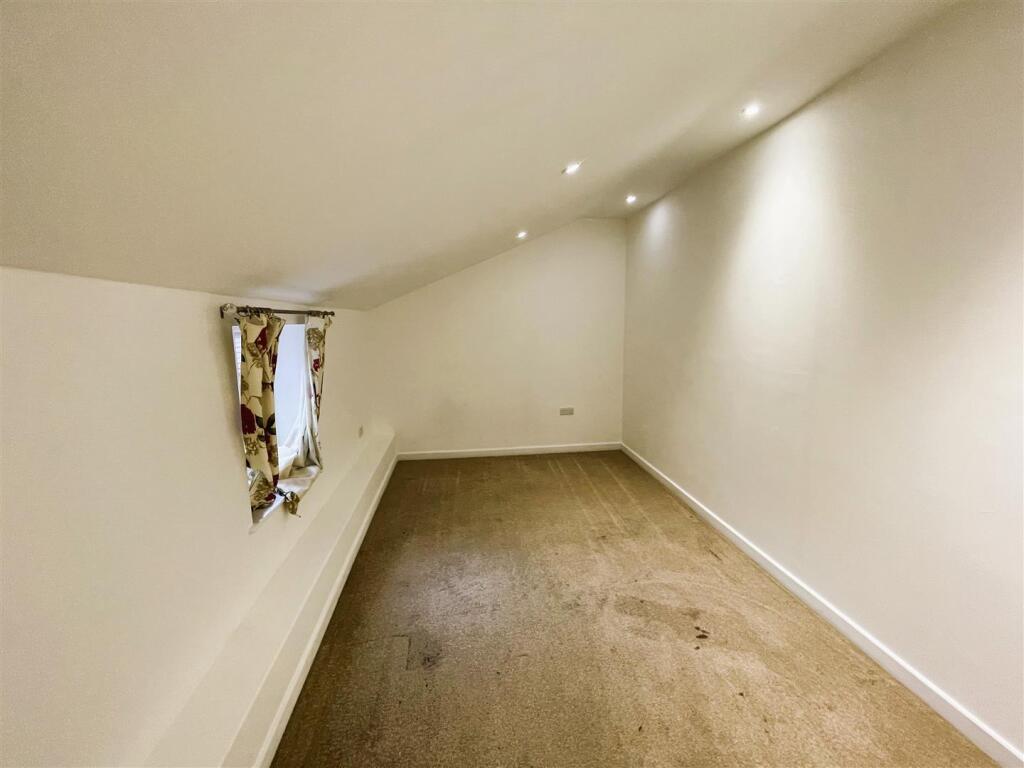 flat 3, 100a high street bedroom 3.jpeg