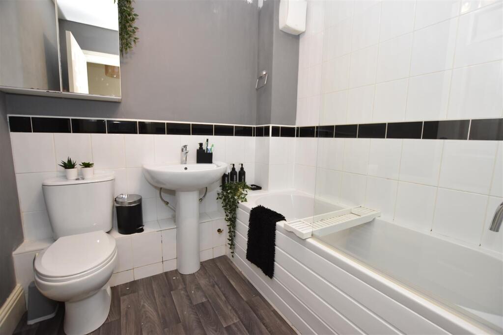 Bathroom.JPG