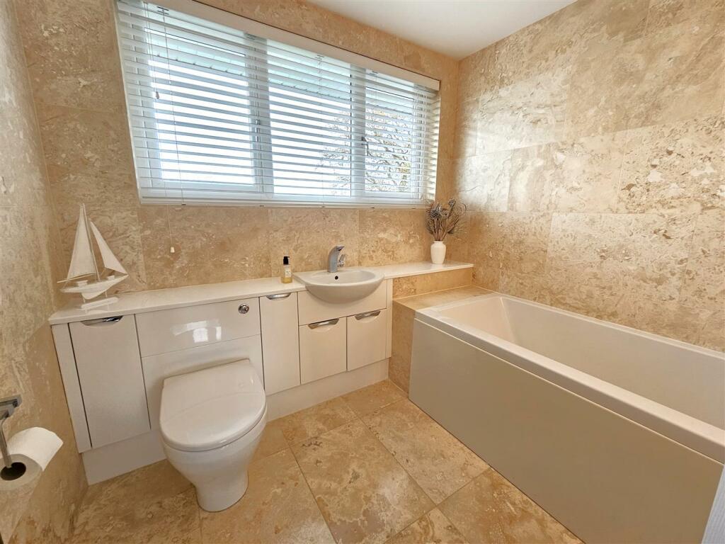 Family Bathroom.jpg
