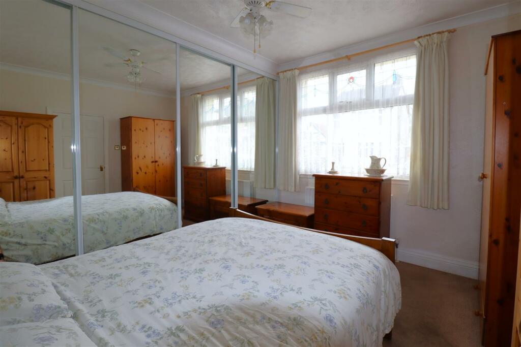 Bedroom1 (1).JPG