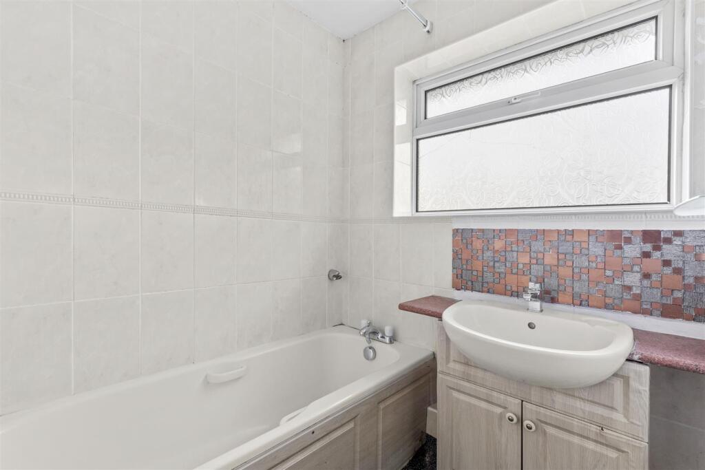 39 Terryfield Road, HP13 7RY-4.jpg
