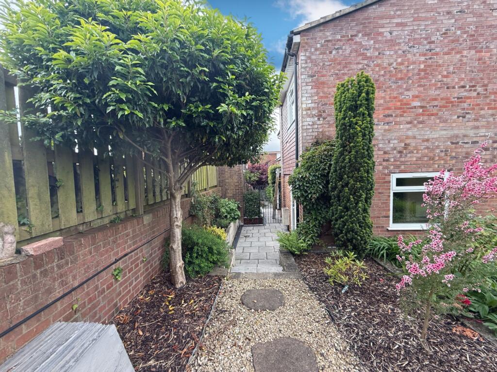 07BC0E52-531B-418F-8CF5-42515579CE9B