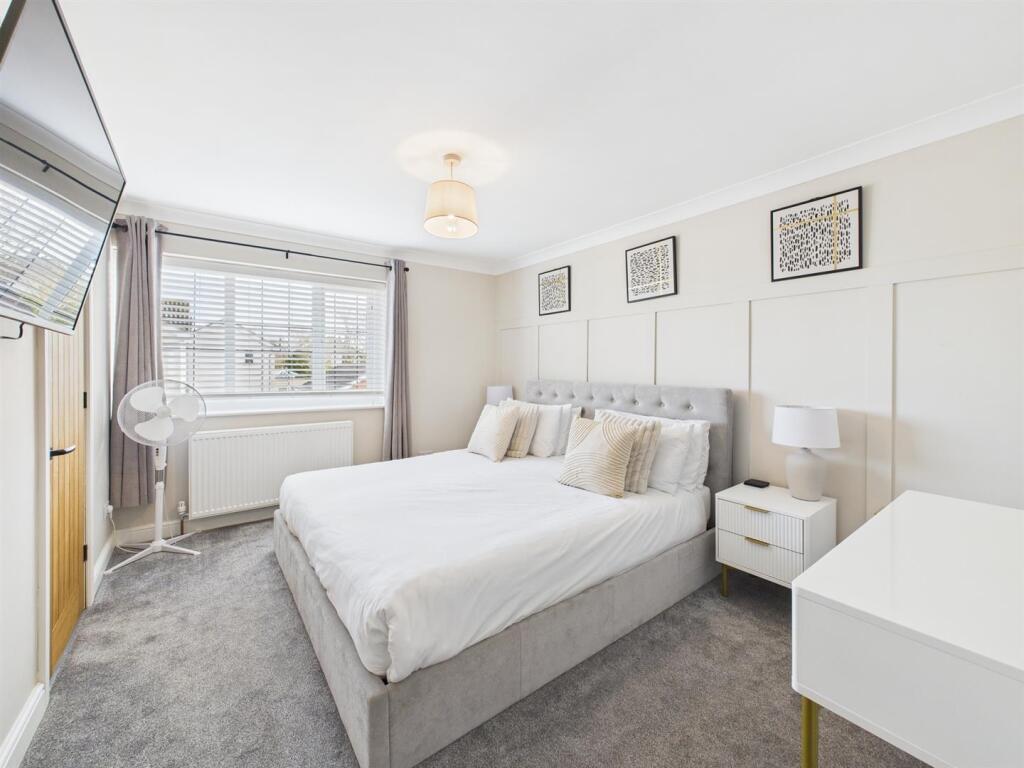 Bedroom: