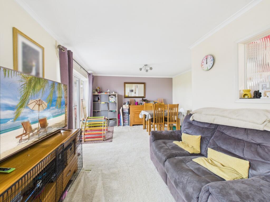 7. CAM04922G0-PR0092-STILL005