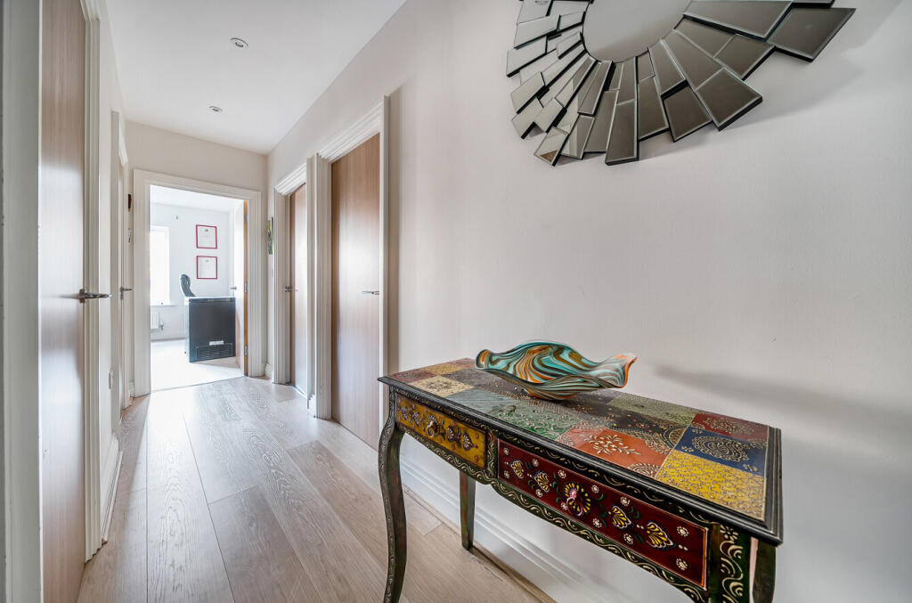 1373950-4-690a164...