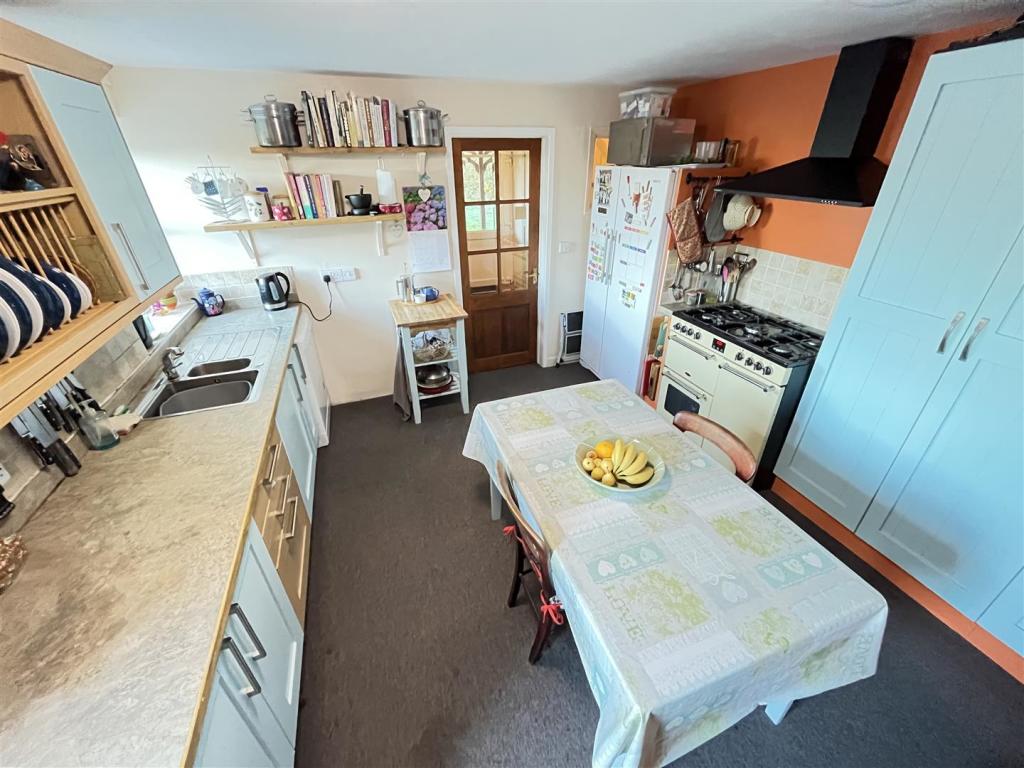 kitchen 3.JPG