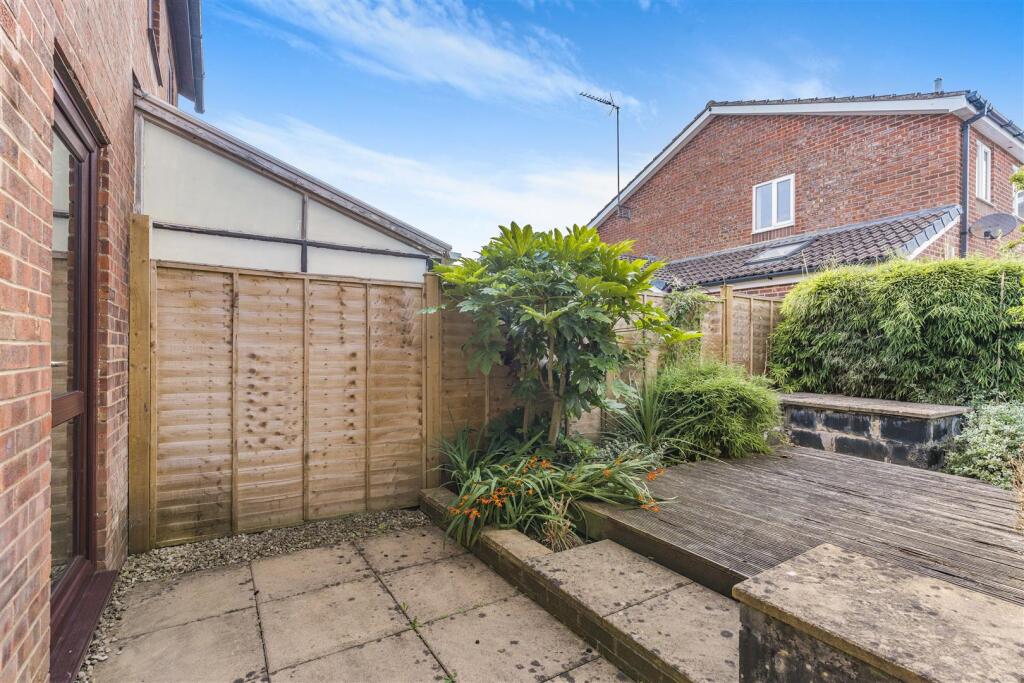 50 Hillside Close, Banbury-10.jpg