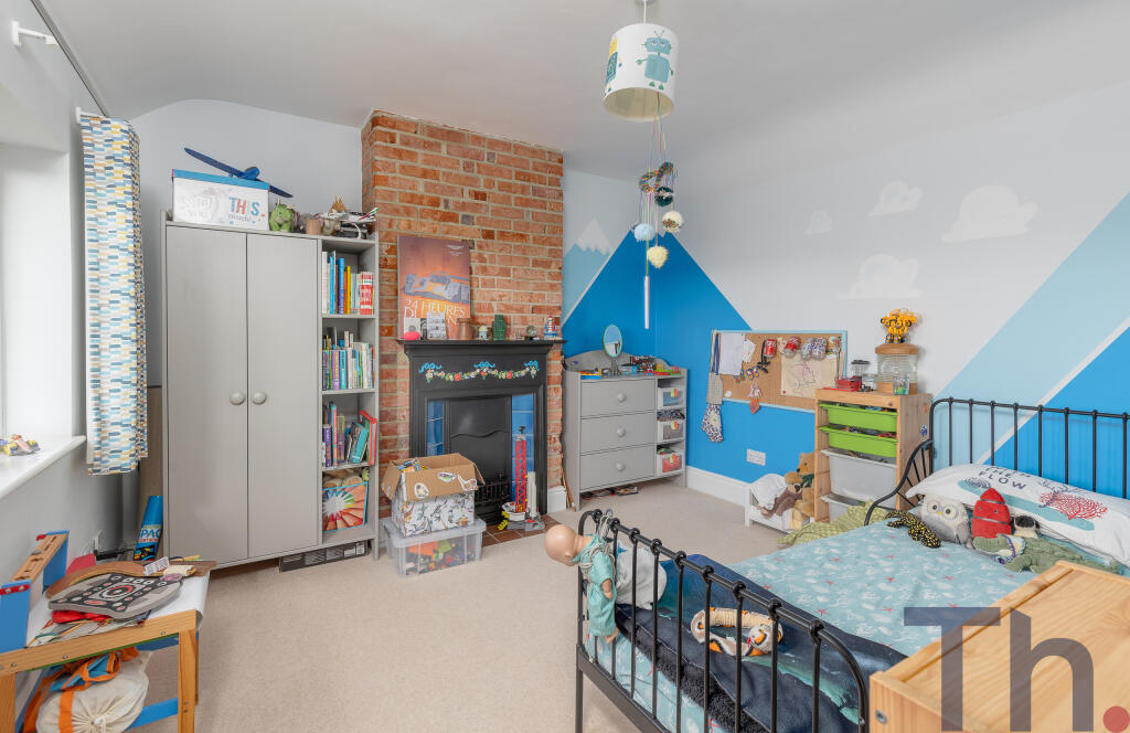 Bedroom 2 (2)