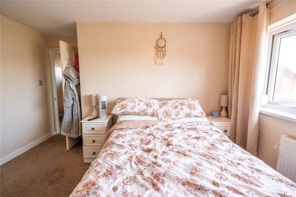 Bedroom 1 (2)