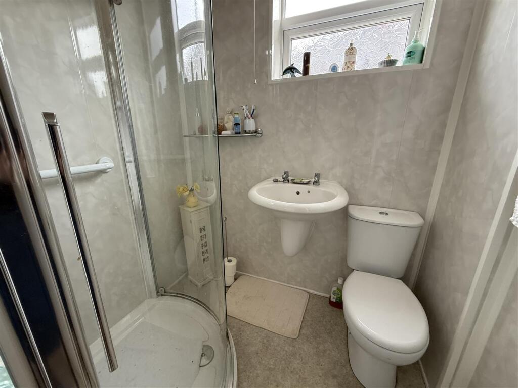 SHOWER ROOM WC