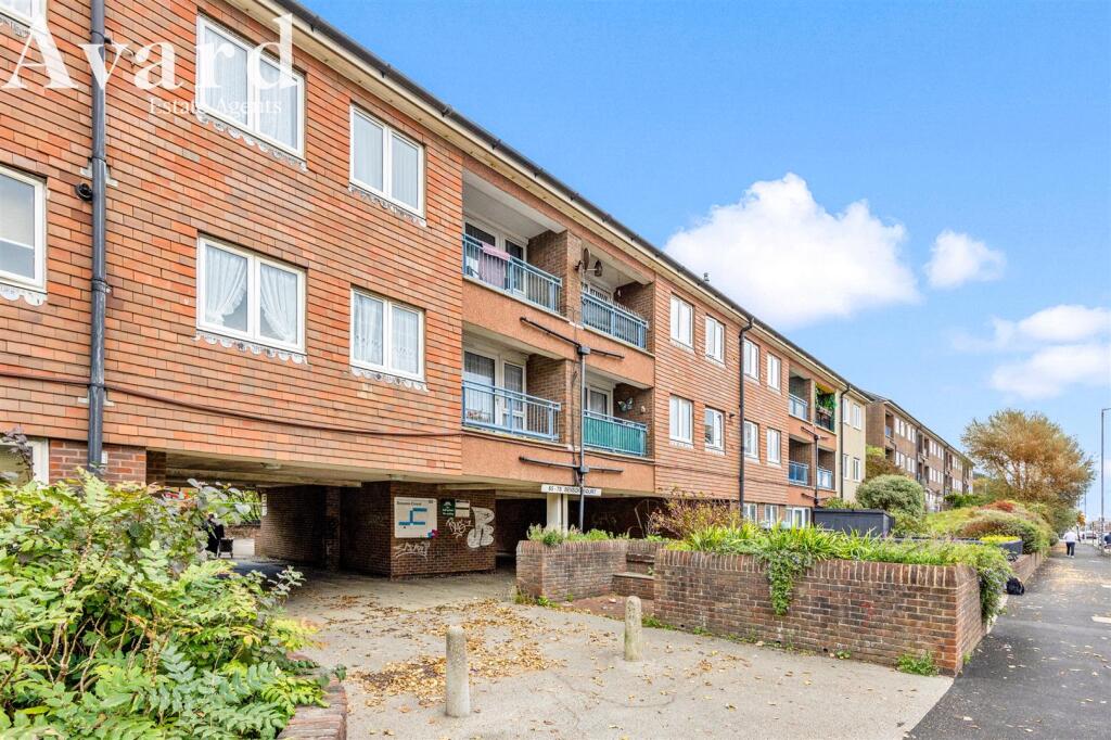 Ingram Crescent East, Benson Court, 71-016(1).jpg