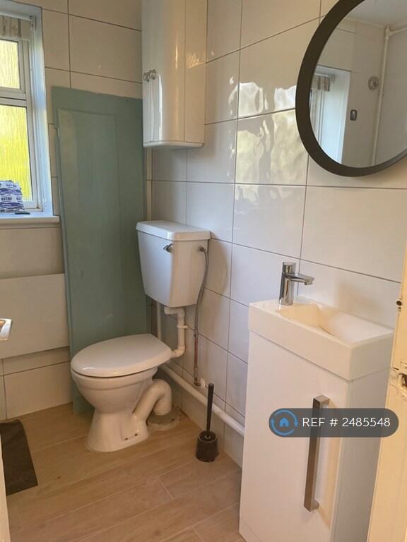 Family Bathroom 
