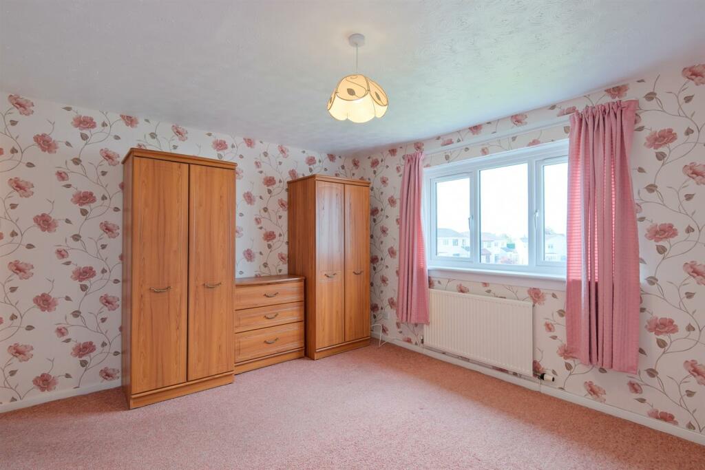 037-30 Braemar Cres, Carluke ML8 4BH.jpg