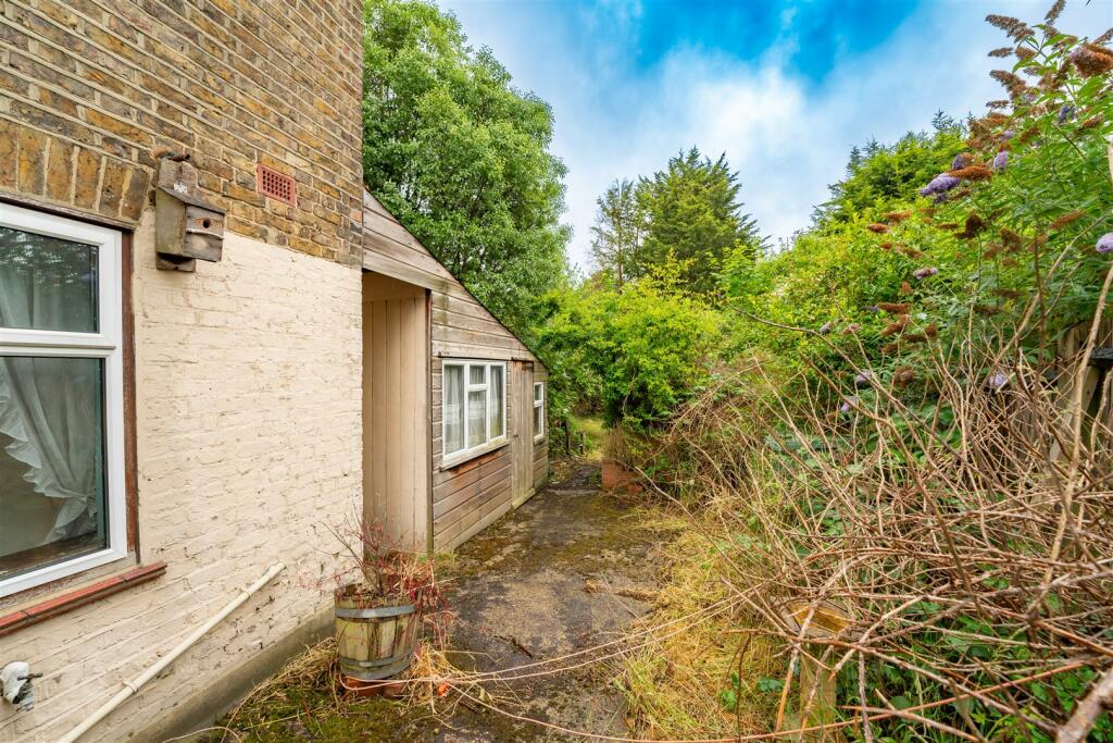 10 St Margarets outbuilding.jpg