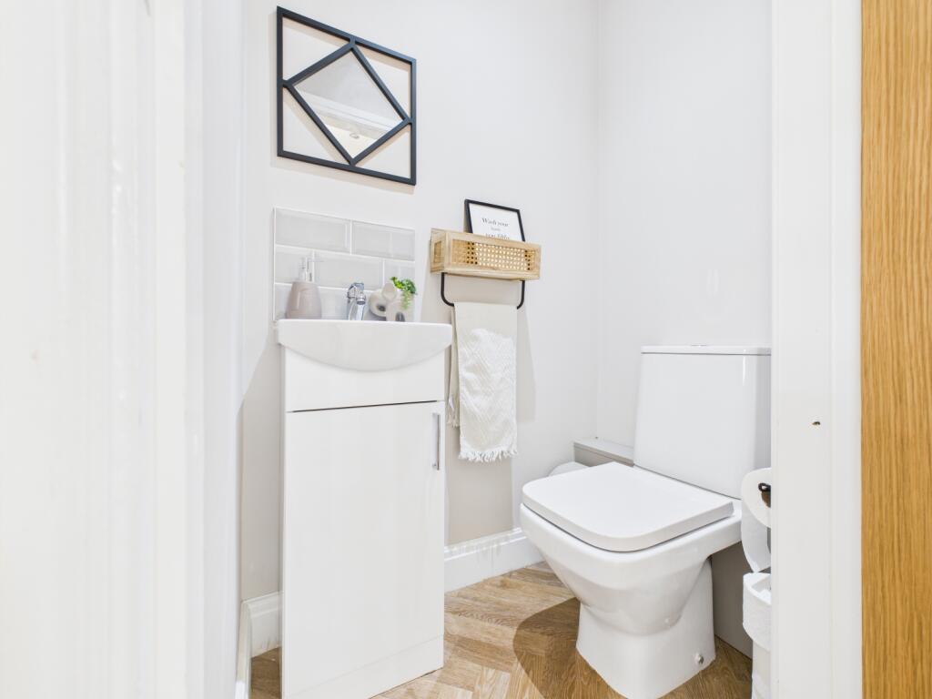 CAM03729G0-PR0115-STILL010