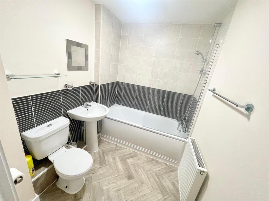 Bathroom (new).jpg