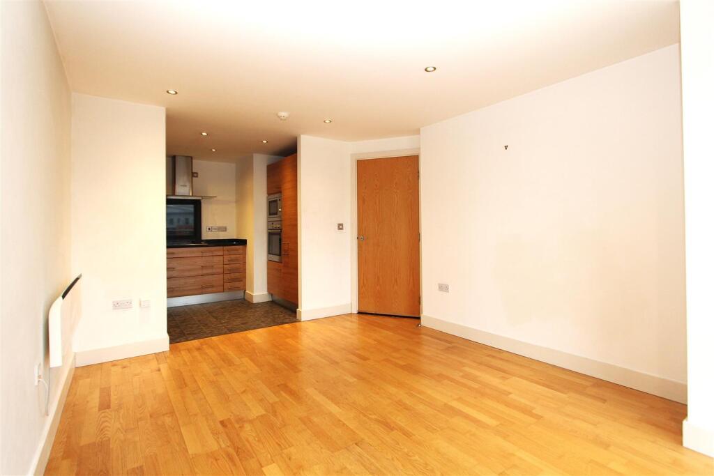 Living Room 2 .JPG