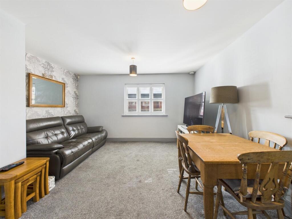 Open Plan Lounge/Dining