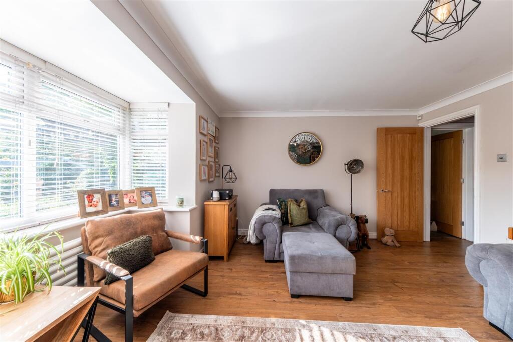 10 Minster Close-011.jpg