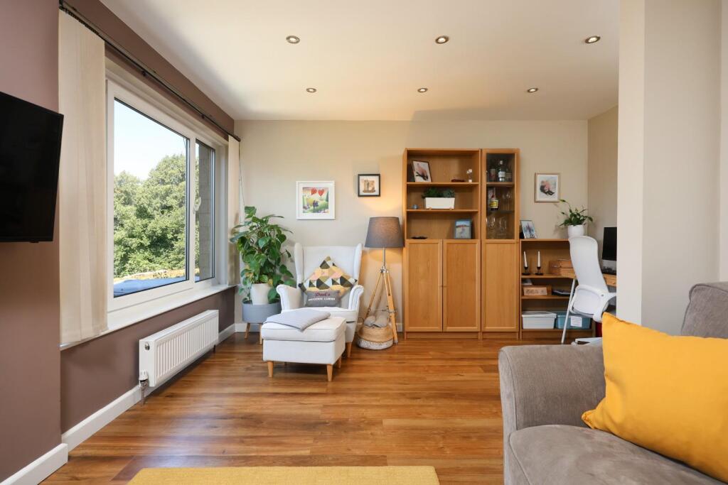 2 Courtside Mews 33.JPG