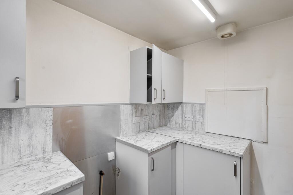 6 Blackbird Gardens, Bradford, West Yorkshire, BD8 0NH