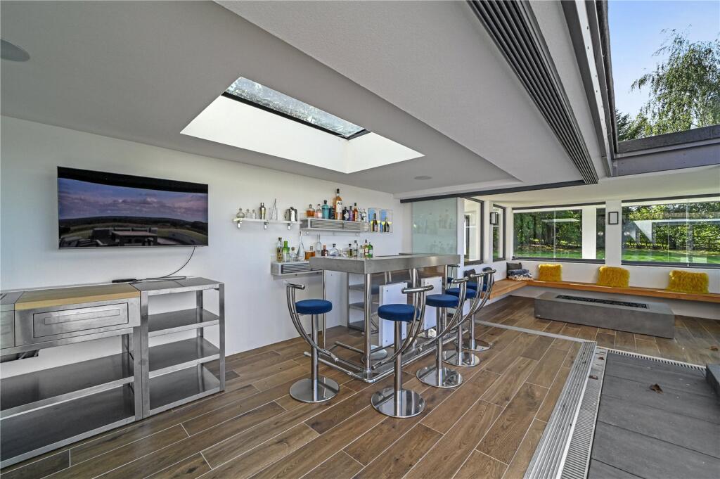 Bar/Sitting Area