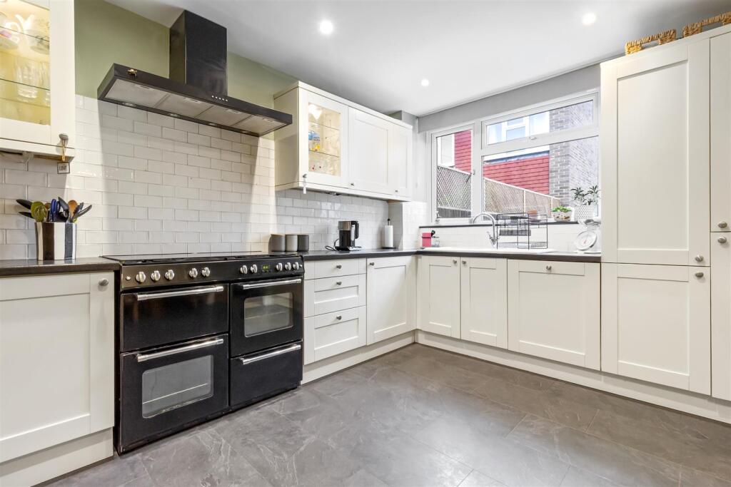 Radnor Close, 19-011.JPG