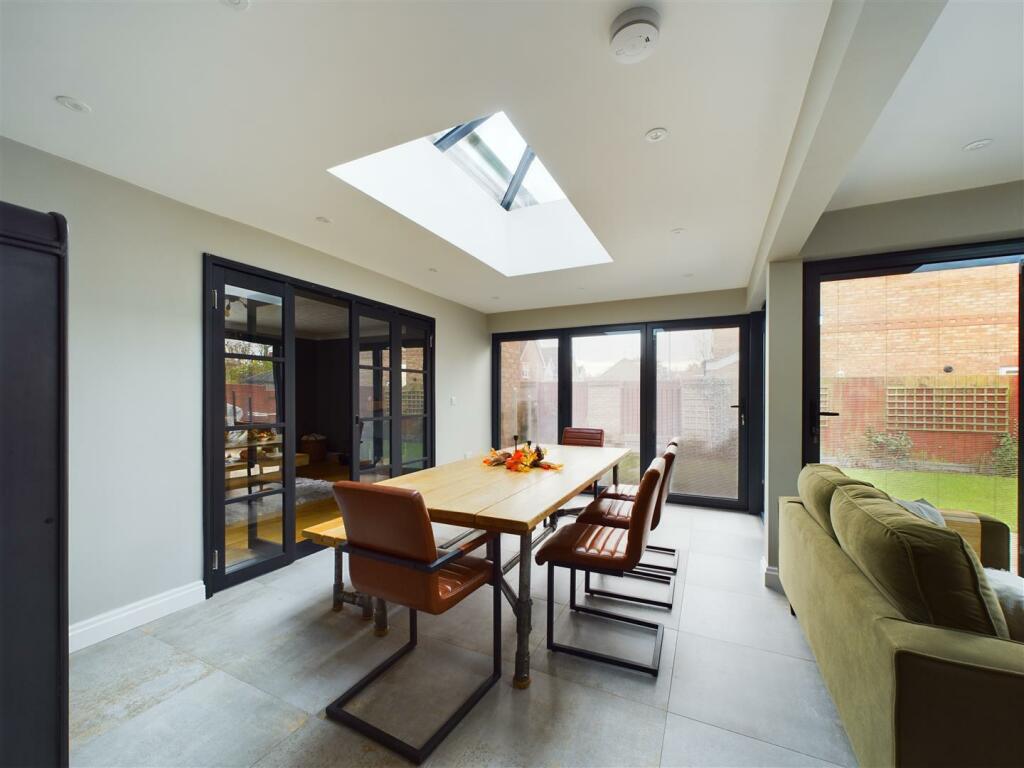 OPEN PLAN LIVING KITCHEN