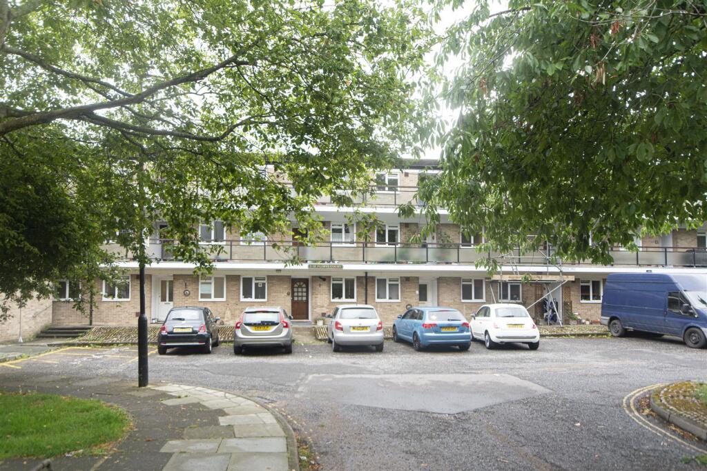 Augustus Rd, Florys Court (10).jpg