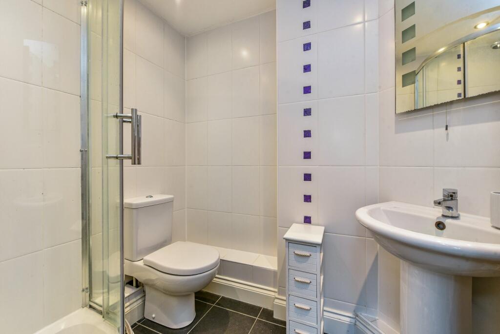En-Suite Bathroom