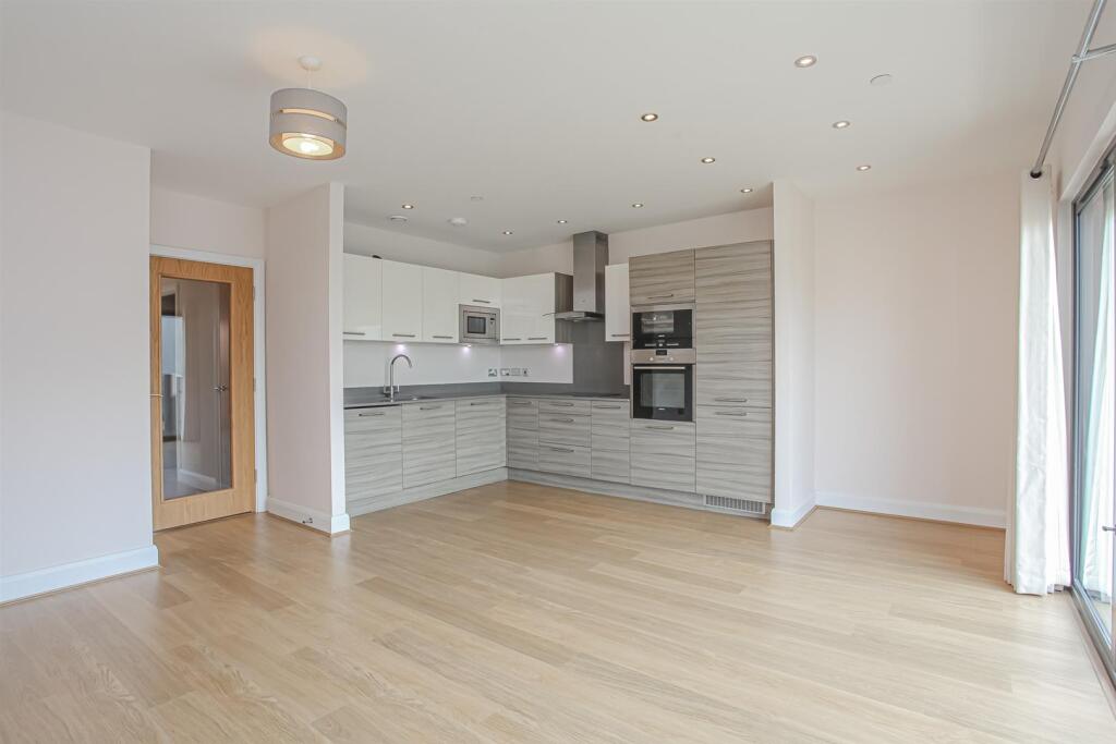 kitchen 2.jpg