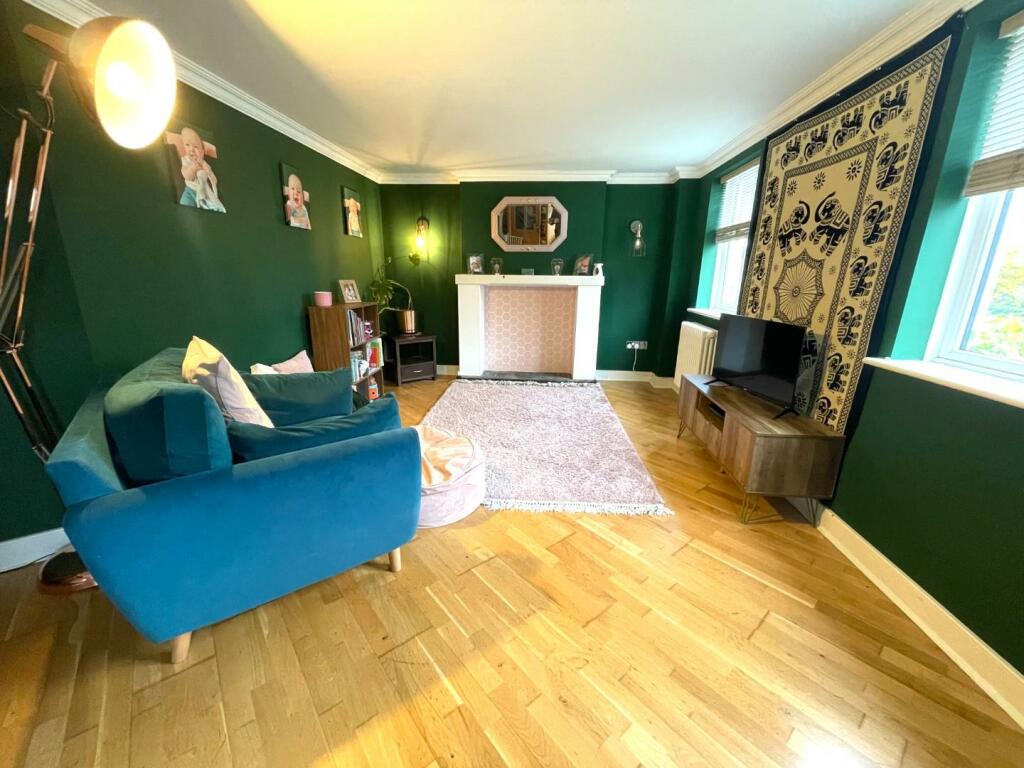 Living Room3.JPG