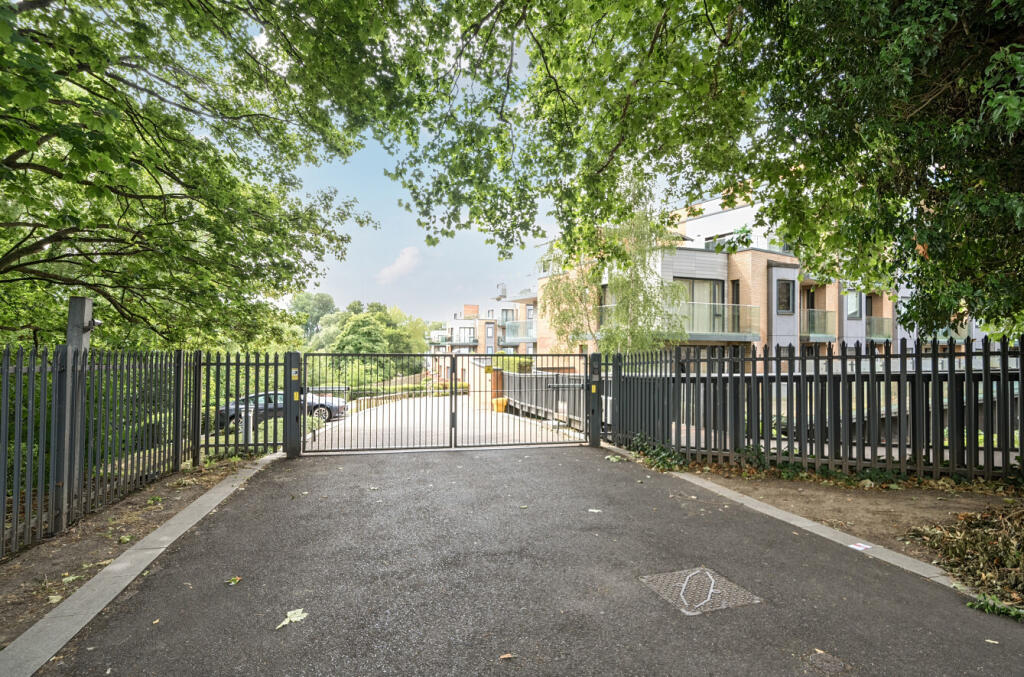 1319824-23-6867c9...